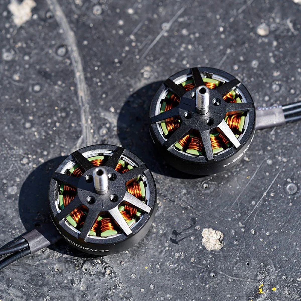 Мотор Foxeer Black Hornet 3210 900KV для квадрокоптеров Мотор Foxeer Black Hornet 3210 900KV для квадрокоптеров