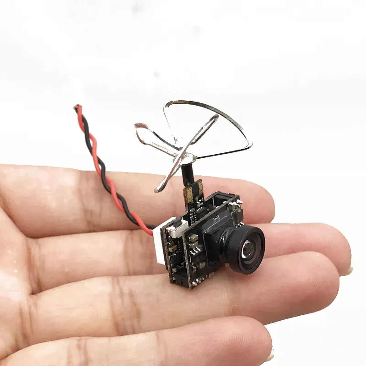 Супер мини AIO 5.8G 40CH VTX 0/25/50/200mW 600TVL 1/3 CMOS камера для FPV дрона и авто Супер мини AIO 5.8G 40CH VTX 0/25/50/200mW 600TVL 1/3 CMOS камера для FPV дрона и авто