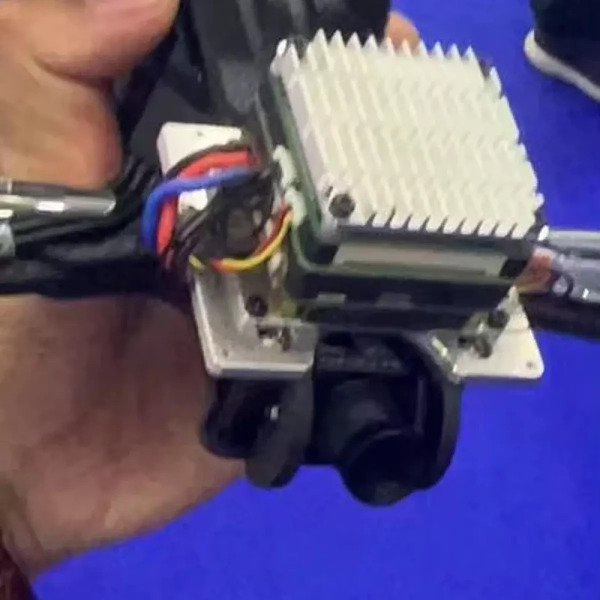 Модуль AI отслеживания целей для FPV-дрона с камерой 800М + тепловизором 640 и интеллектуальным трекингом Модуль AI отслеживания целей для FPV-дрона с камерой 800М + тепловизором 640 и интеллектуальным трекингом